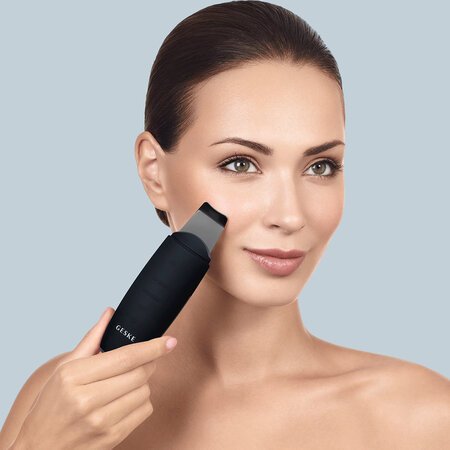 Dispozitiv pentru curatare faciala 9 in 1 Black Skin Scrubber&Blackhead Remover MicroCurrent, 1 bucata, Geske 603859