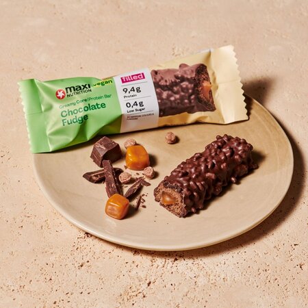 Baton proteic vegan Chocolate Fudge Cramy Core, 45 g, Maxi Nutrition 670577
