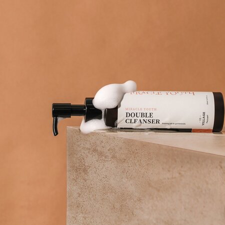 Spuma de curatare hidratanta Miracle Youth, 150 ml, Village 11 Factory 668794