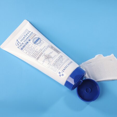 Spuma de curatare cu extract de arbore de ceai pentru ten acneic A-Control, 120 ml, Centecassol 670250