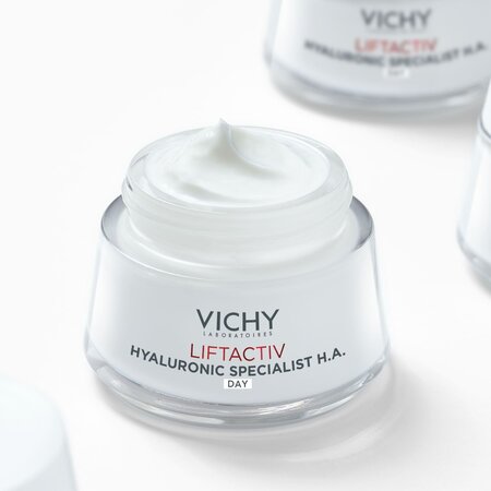 Pachet Crema de zi antirid Liftactiv HA, 50 ml + Crema de noapte Liftactiv HA, 15 ml + Fluid cu SPF 50+ Capital Soleil, 3 ml + Sampon anti-matreata Dercos, 6 ml, Vichy 676143