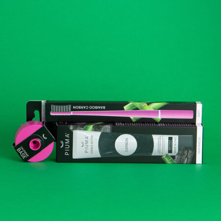 Set Periuta de dinti + baza + pasta de dinti 75 ml, infuzate cu carbune de bambus Very Magenta, 1 periuta + 1 baza calanderistica + 75 ml, Piuma 677612