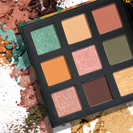 Paleta de farduri Earths Ultra Color, 6.3  g, Avon 678539
