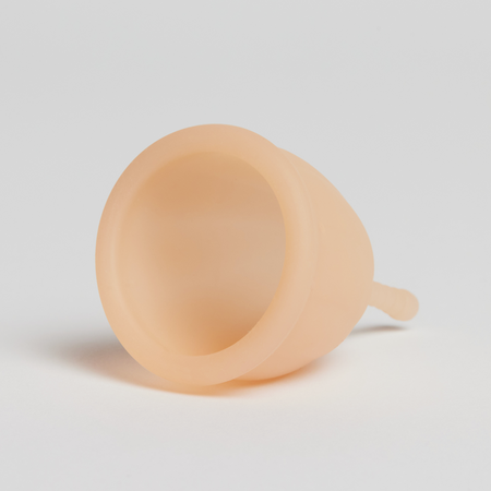 Cupa menstruala reutilizabila culoarea Powder, marimea M, 1 bucata, FemiEko 681576