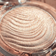 Iluminator 010 Moonlit Sand, Aura Glam Bouncy Highlighter, 6.4g, Catrice 696578