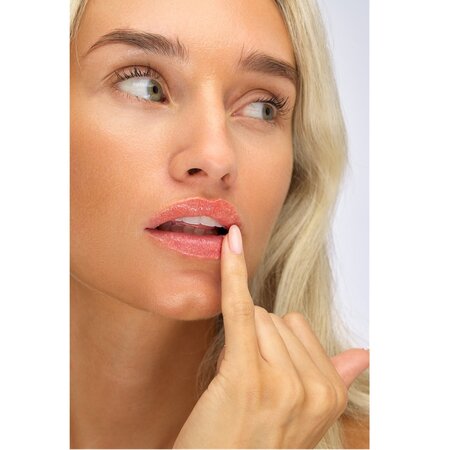 Exfoliant pentru buze cu aroma de capsuni Lip Scrub Strawberry, 16 g, Killer Lips 703362