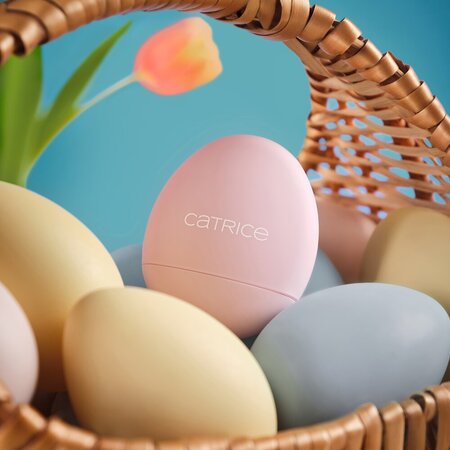 Balsam de buze cu aroma de capsuni C01 Eeaster Egg-Cellent, 5 g, Catrice 707422