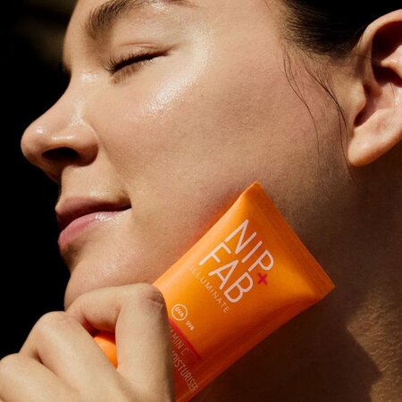 Crema de fata iluminatoare cu SPF50 UVA UVB, Vitamin C Fix Glow, 50 ml, NIP+FAB 708034
