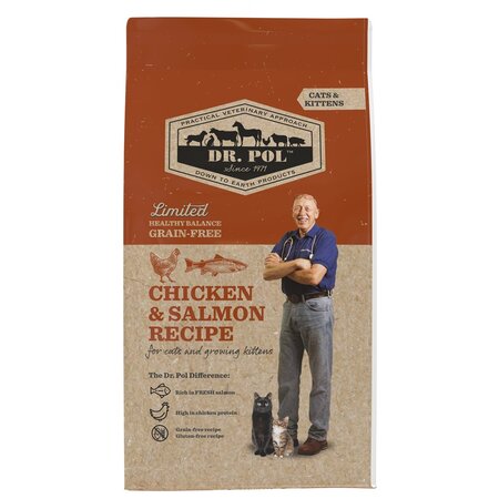 Hrana uscata cu pui si somon pentru pisici, 2 kg, Dr. Pol