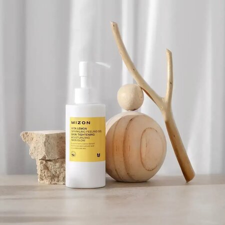 Gel exfoliant Vita Lemon Sparkling Peeling Gel, 145 ml, Mizon 735051