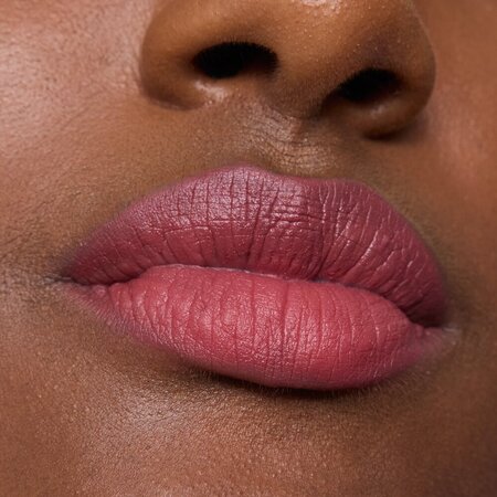 Ruj crema Nuanta 02 Featherlight Pink Juicy Matte Lip Mousse, 2.7 ml, Essence 754313