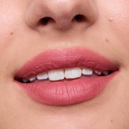 Ruj crema Nuanta 02 Featherlight Pink Juicy Matte Lip Mousse, 2.7 ml, Essence 754314