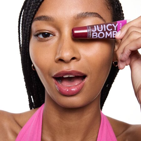 Luciu de buze Nuanta 110 Crushed Berry Juicy Bomb, 10 ml, Essence 754474