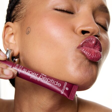 Luciu de buze cu peptide Naunta 08 Cherrylicious! The Super Peptide, 10 ml, Essence 754800