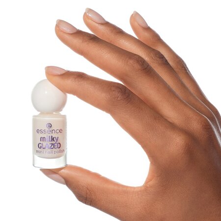 Lac de unghii Nuanta 21 Milky Glazed Mini Nail Polish, 5 ml, Essence 755118