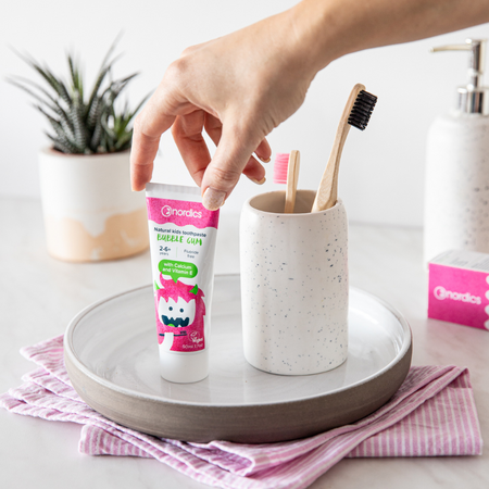 Pasta de dinti naturala cu aroma de bubble gum pentru copii, 50 ml, Nordics 755456