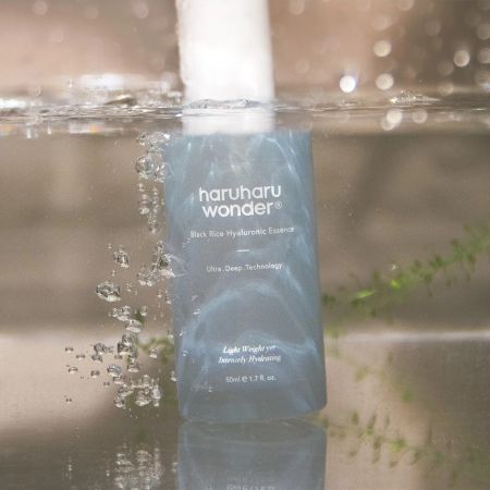 Esenta hidratanta cu extract de orez negru si acid hialuronic Black Rice Hyaluronic, 50 ml, Haruharu Wonder 696786