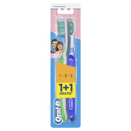 Periuta de dinti manuala 3 Effect Delicate White, 40 Medium, 2 bucati, Oral-B