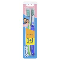 Periuta de dinti manuala 3 Effect Delicate White, 40 Medium, 2 bucati, Oral-B